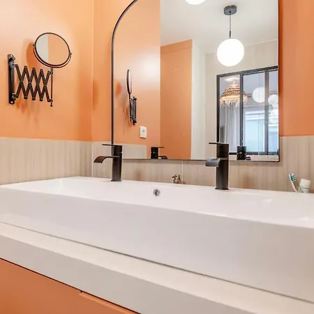 Apartment Charming Modern And Bright 4p