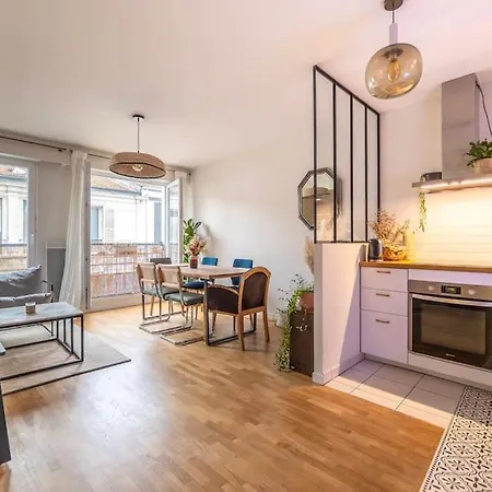 Charming Modern And Bright 4p Apartment