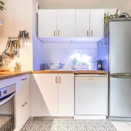 Charming Modern And Bright 4p