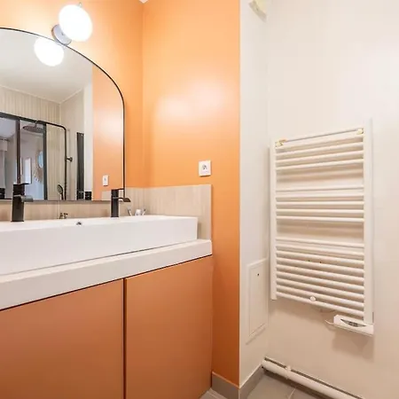 Charming Modern And Bright 4p Apartment